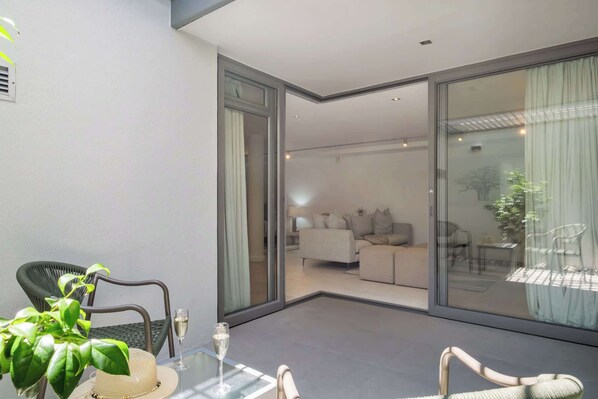 Interior - Discover Seaside Charm at Blue Ocean Suite (Cape Town)