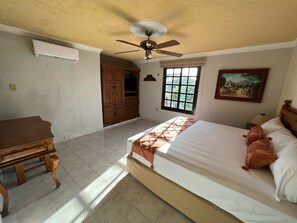 Standard Room, 1 King Bed, City View | Blackout drapes, soundproofing, iron/ironing board, free WiFi
