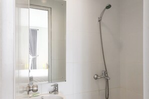 Deluxe Double Room | Bathroom