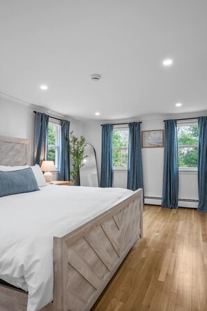 3 bedrooms, desk, iron/ironing board, travel cot - Stunning Cape Home Near Chatham (Brewster)