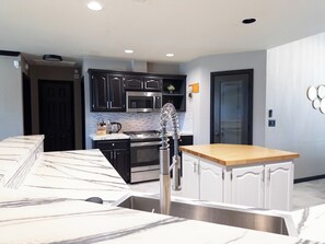 Fridge, microwave, oven, stovetop - Spacious four-bedroom house in beautiful Broken Arrow. No cleaning fees! (Broken Arrow)