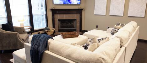 Älytelevisio, takka, tietokoneen näyttö