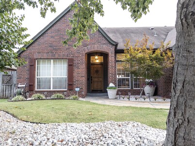 Spacious four-bedroom house in beautiful Broken Arrow. No cleaning fees!