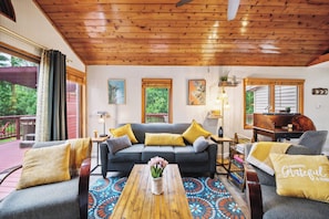 TV, fireplace - Cozy lake front cottage in Baldwin, MI with hot tub! (Baldwin)