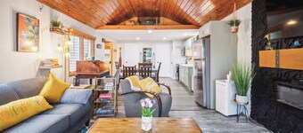 Cozy lake front cottage in Baldwin, MI with hot tub!