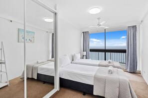 高級公寓, 海景 | 2 間臥室、獨特裝潢、布置獨特、熨斗/熨衣板