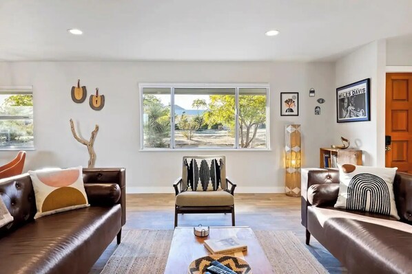 電視、壁爐、書籍、音響