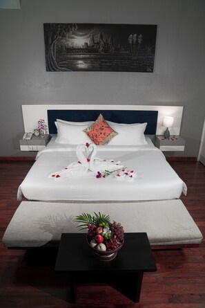 Quarto casal luxo, vista para a piscina | Wi-Fi de cortesia, roupa de cama