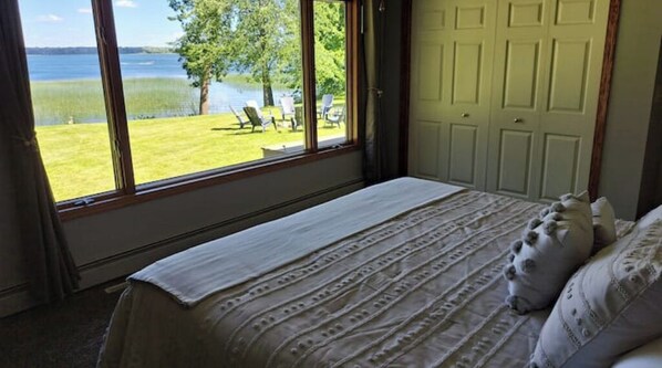 3 bedrooms, travel crib, WiFi, bed sheets - Lake Mary House, Alexandria MN
(Alexandria)