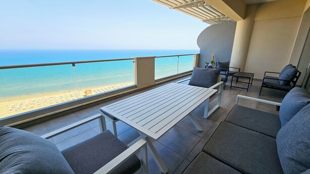 Terrace/patio - Beachfront Seaview Lux Penthouse (Larnaca)