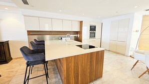 Standard Penthouse, Sea View | Private kitchen | Fridge, microwave, oven, stovetop - Beachfront Seaview Lux Penthouse (Larnaca)