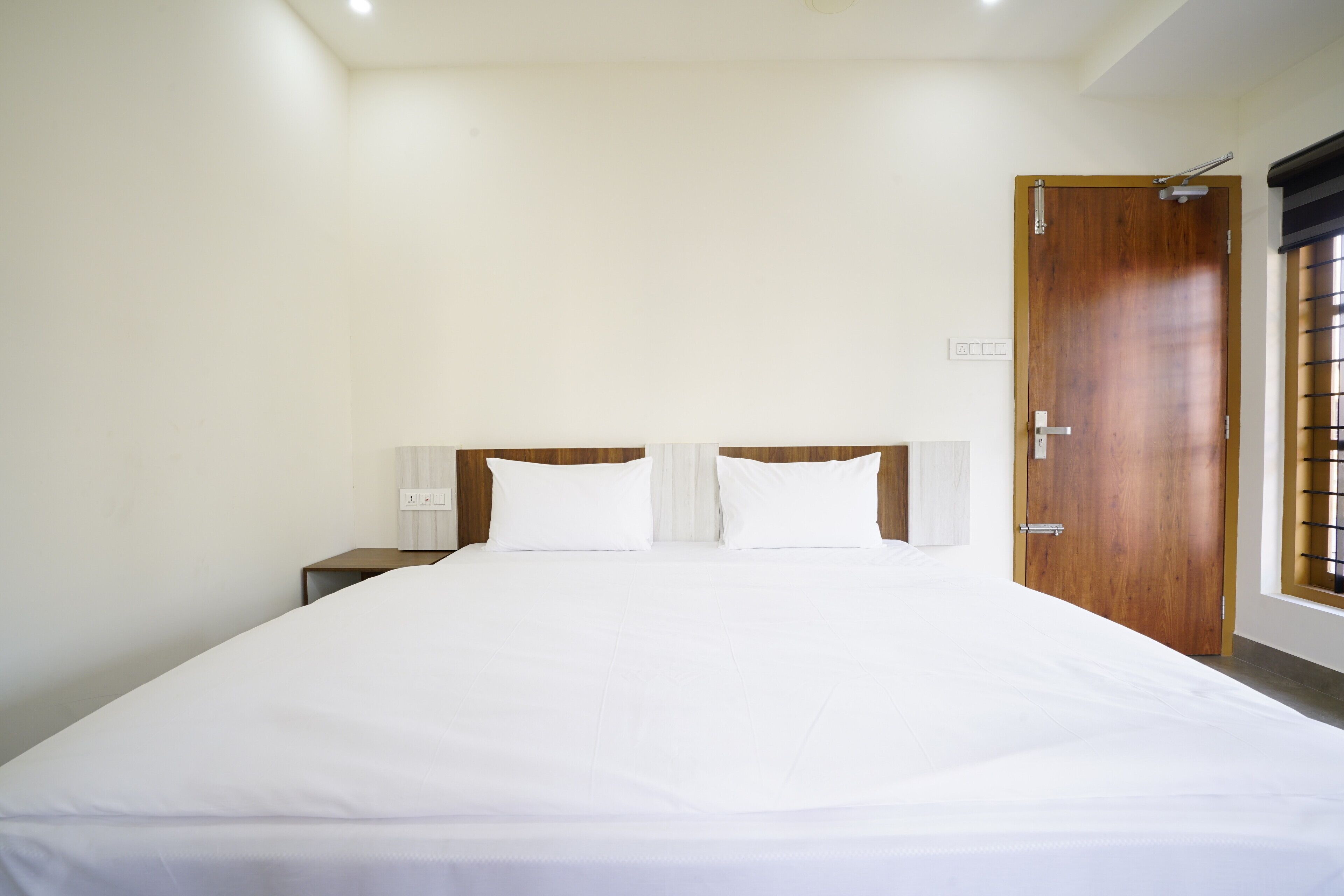 Executive Room | Desk, laptop workspace, free WiFi