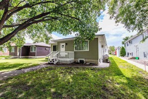 Exterior - Cozy Studio Near NDSU and Fargodome (Fargo)