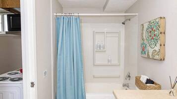 Douche, serviettes fournies