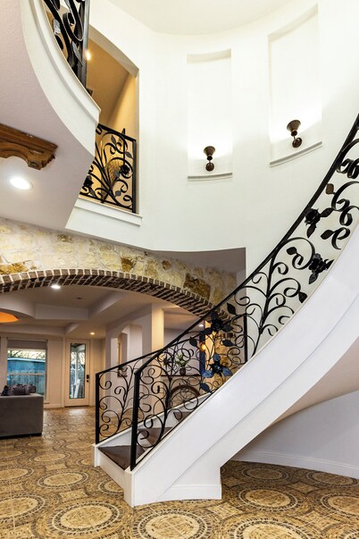 Luxury Spanish Style Getaway with Movie Theater, Ping Pong, & More! Sleeps 19!