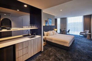 Duet Deluxe Accessible | Private kitchenette | Mini-fridge