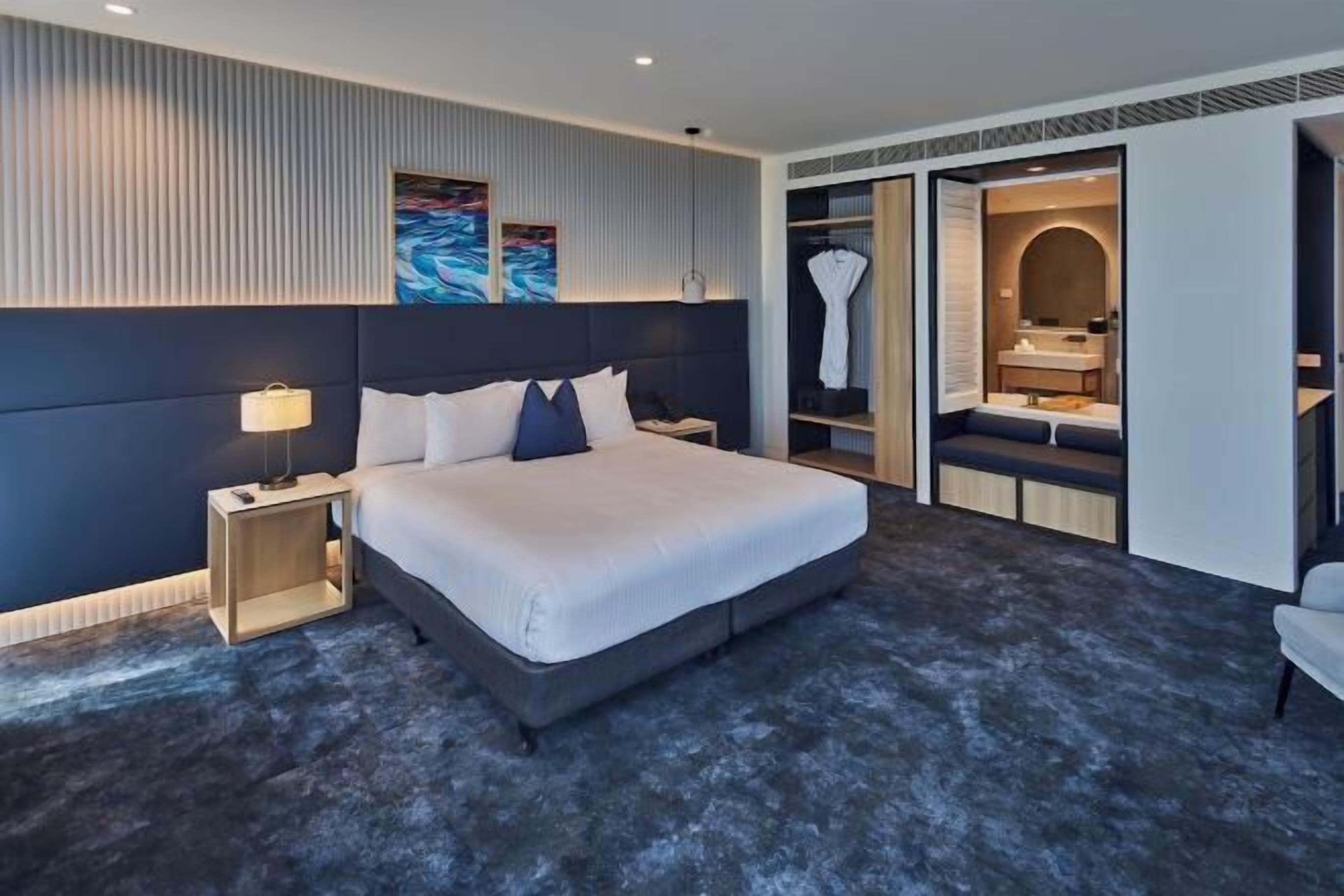 セーフティボックス (室内)、遮光カーテン、アイロン / アイロン台、WiFi (無料)