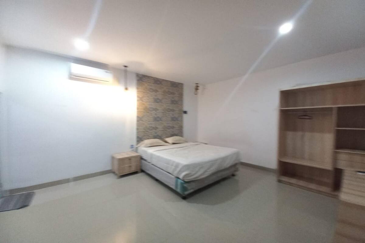 Suite estándar | Espacio para trabajar con un portátil, wifi gratis, ropa de cama