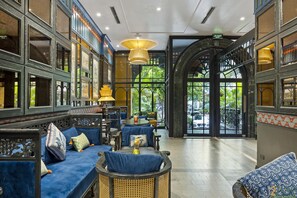 Lobby lounge