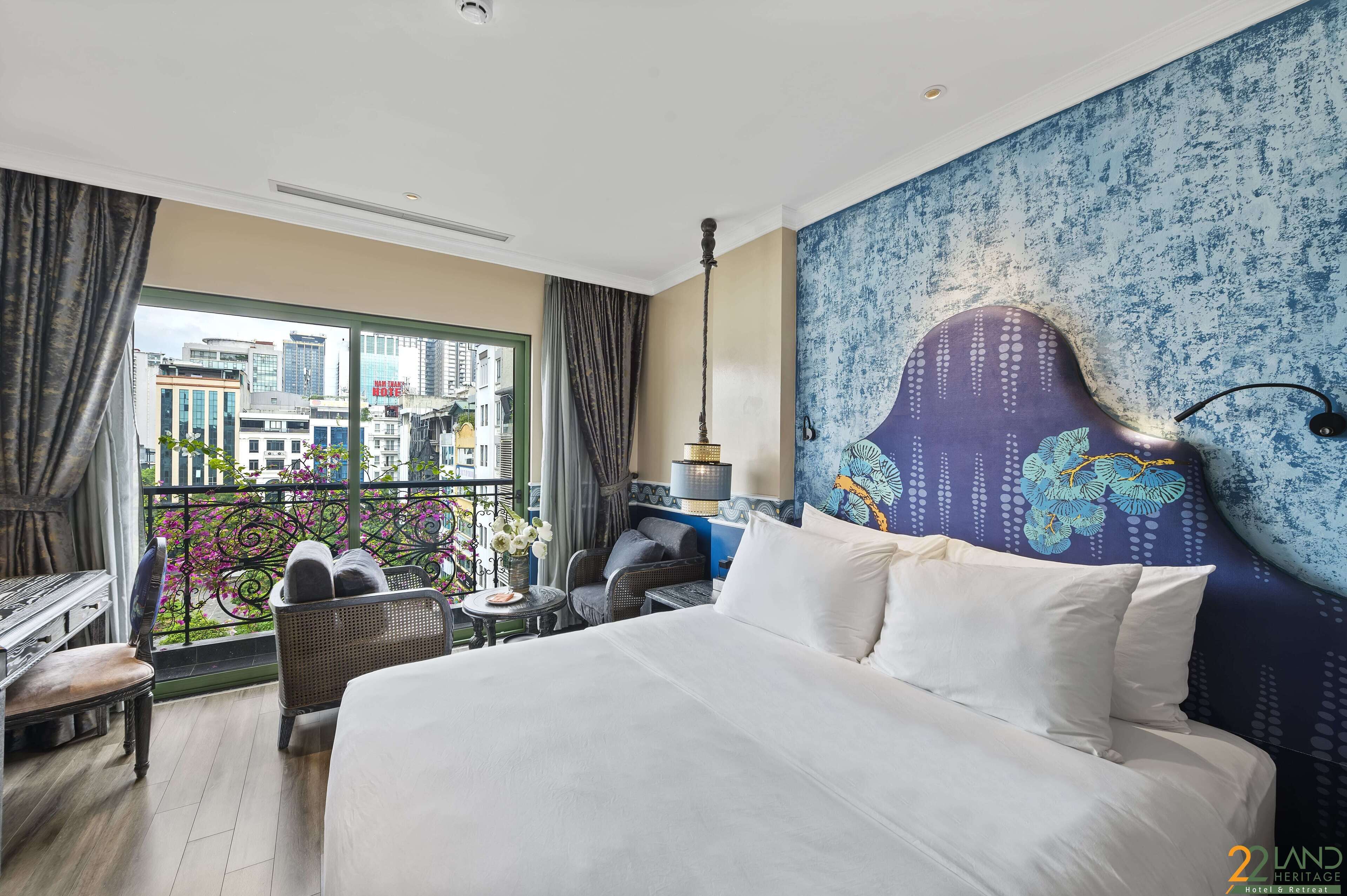 Quarto design, vista para a cidade | Lençóis italianos Frette, roupas de cama premium, edredons de pluma