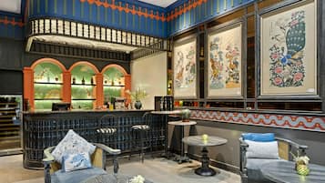 Lobby lounge