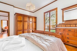 2 habitaciones, tabla de planchar con plancha, wifi y ropa de cama