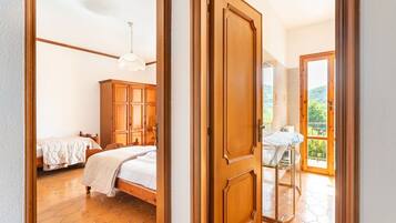 2 Schlafzimmer, BĂŒgeleisen/BĂŒgelbrett, WLAN, BettwĂ€sche