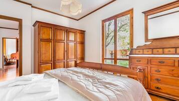 2 Schlafzimmer, BĂŒgeleisen/BĂŒgelbrett, WLAN, BettwĂ€sche