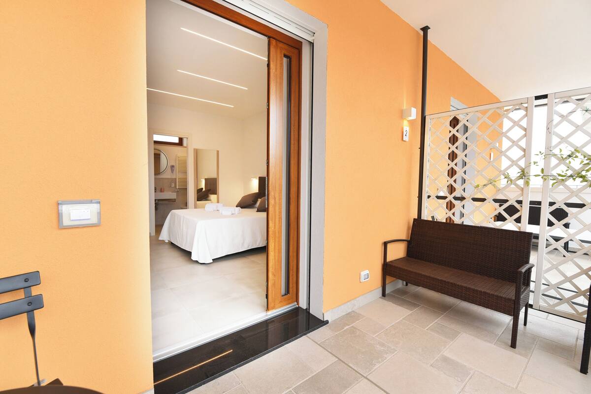 Peralatan tempat tidur premium, busa memori, meja 