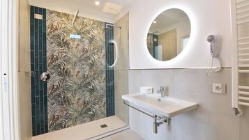 Superior-Doppelzimmer, 1 Schlafzimmer, Balkon, Hügelblick | Badezimmer