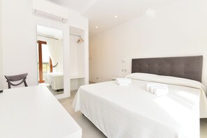 Premium bedding, memory foam beds, individually furnished, desk - CASA EMMA (Agerola)