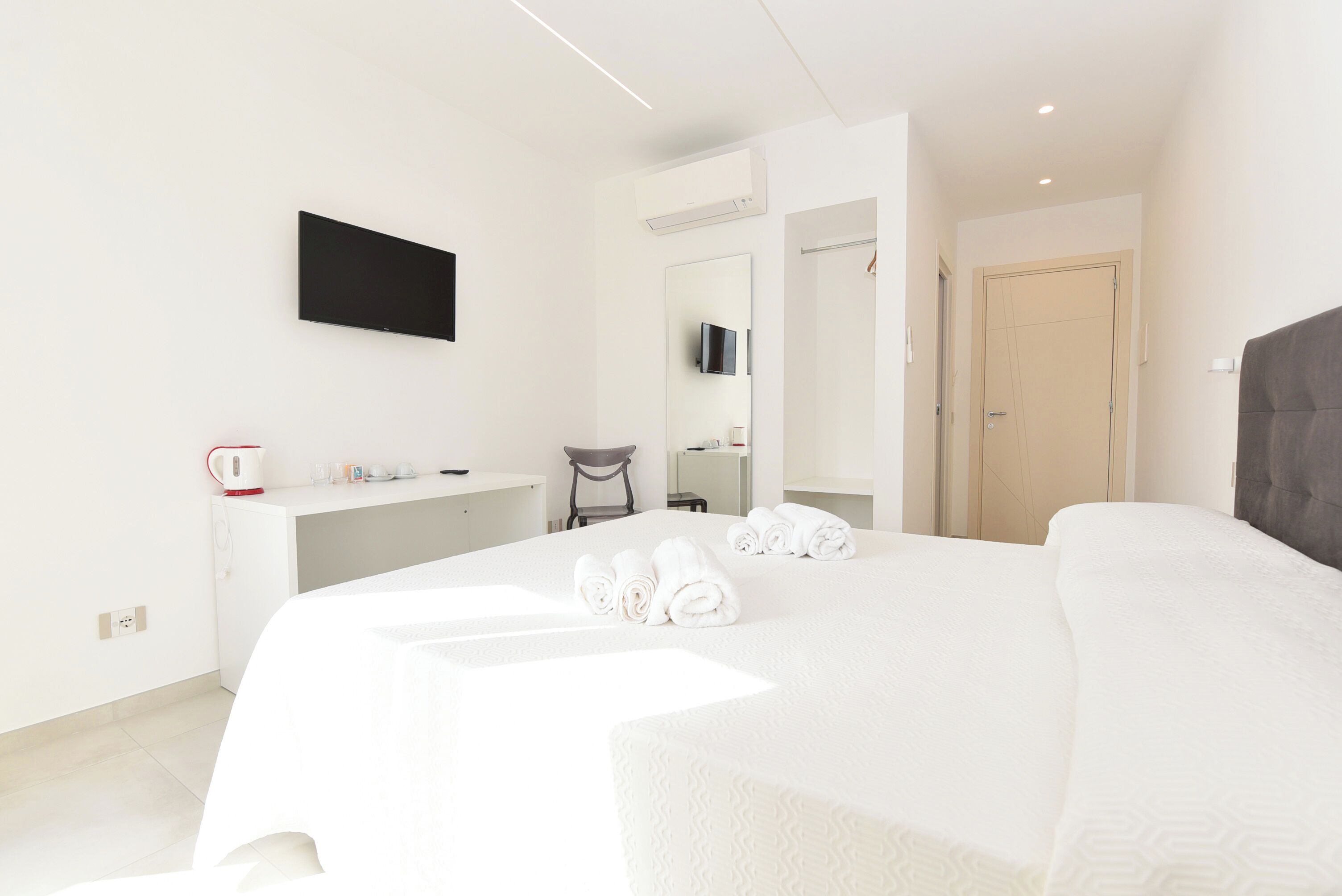 Superior Double Room, 1 Bedroom, Balcony, Hill View | Premium bedding, memory-foam beds, individually furnished, desk