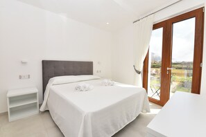 Superior Double Room, 1 Bedroom, Balcony, Hill View | Premium bedding, memory foam beds, individually furnished, desk - Emma BnB (Agerola)