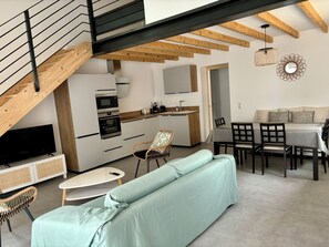 Living area - Maison 3 Chambres Renovée (Molleges)