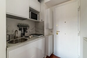 Fridge, microwave, stovetop, coffee/tea maker