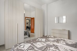 3 bedrooms, iron/ironing board, bed sheets