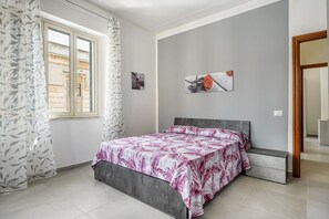 3 bedrooms, iron/ironing board, bed sheets