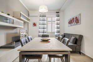 Dining - Stylish City Living in Central Catania (Catania)