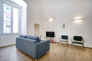 TV - GuestHost - Very central apartment that can accommodate up to 4 people, furnished with taste and attention to detail. Equipped with all modern comforts such as WIFI and A/C, it has two elegant and functional bathrooms, which add an additional level of co (Bari)