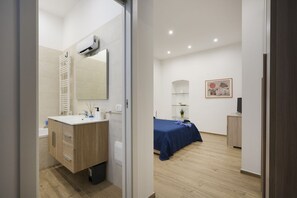 1 bedroom, iron/ironing board, travel cot, WiFi