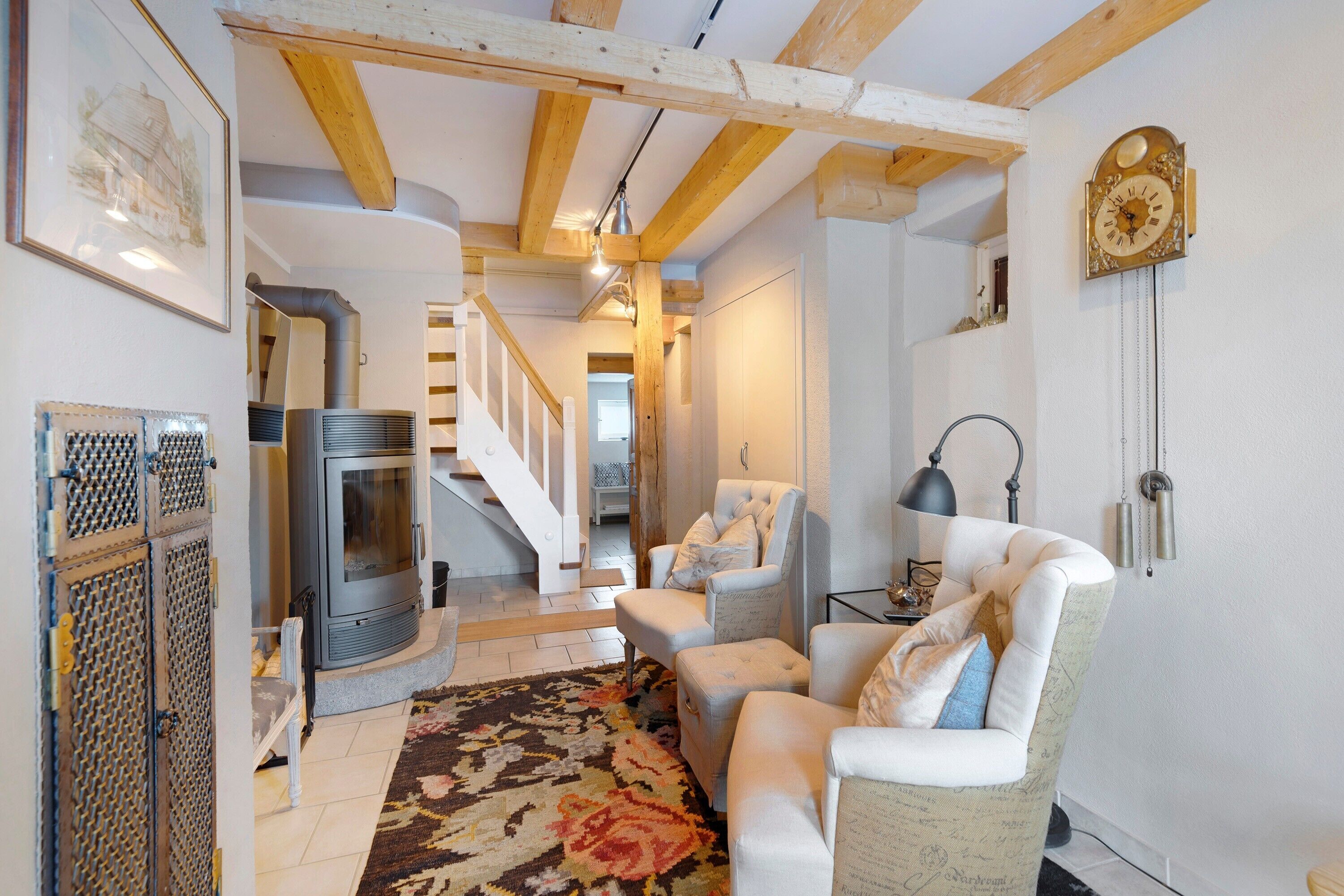 TV, lareira, DVD player, mesa de pingue-pongue