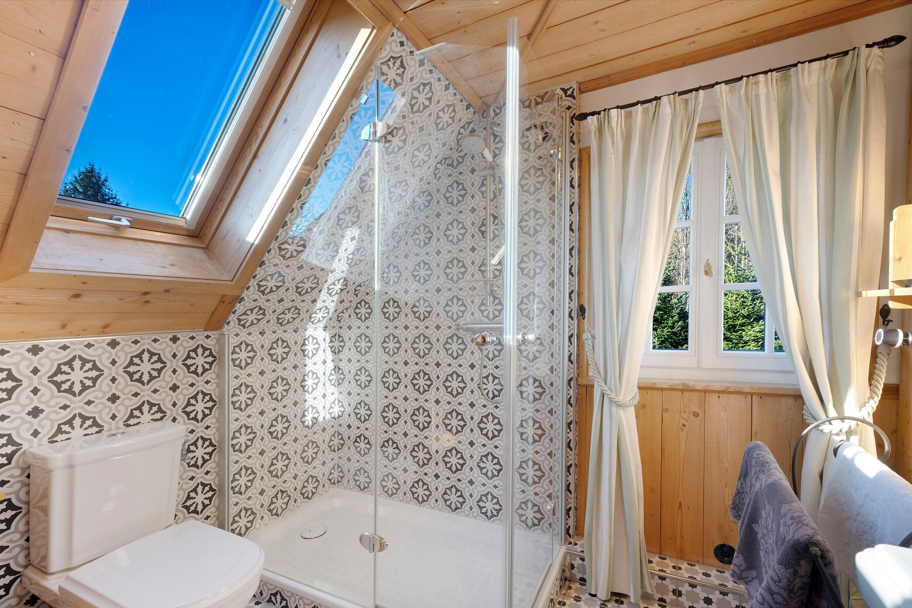 Een douche, een haardroger, handdoeken