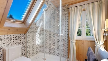 Een douche, een haardroger, handdoeken