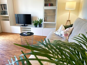 TV - Apartment 'Ferienwohnung Grüner Ausblick' with Mountain View and Wi-Fi (Elzach)