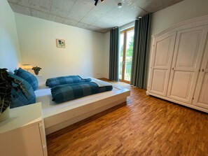 2 bedrooms, free WiFi, bed sheets - Apartment 'Ferienwohnung Grüner Ausblick' with Mountain View and Wi-Fi (Elzach)