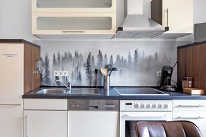 Réfrigérateur, micro-ondes, four, plaque de cuisson