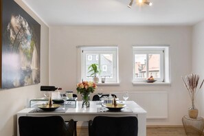 Dining - Apartment 'Alsfelder Wein-Suite' with Wi-Fi (Alsfeld)