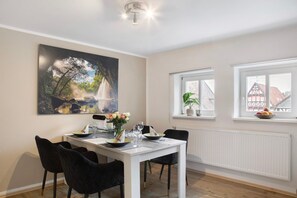 Dining - Apartment 'Alsfelder Wein-Suite' with Wi-Fi (Alsfeld)