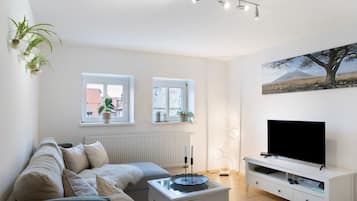 Fernseher, Videospielkonsole, DVD-Player, Stereoanlage