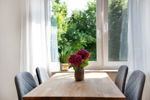 Dining - Apartment 'Fewo Fuchs' with Private Terrace, Shared Garden and Wi-Fi (Salem)